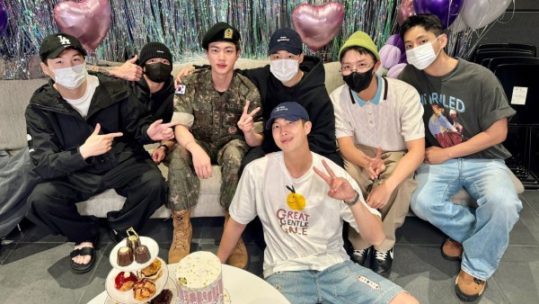 Jin kembali dari dinas militer- BTS