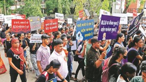 MSU, msu protests, BCom seat increase demand, MSU massive stir, MSU high-level meeting, MSU news, indian express news