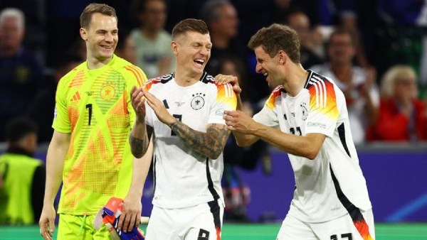  Germany's Manuel Neuer, Toni Kroos and Thomas Muller celebrate after the match. (Reuters)