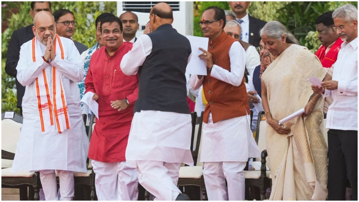Modi Cabinet Ministers: BJP leader Rajnath Singh greets other leaders as he arrives to attend the swearing-in ceremony of PM-designate Narendra Modi and other ministers, at Rashtrapati Bhavan in New Delhi, Sunday, June 9, 2024. (PTI Photo)