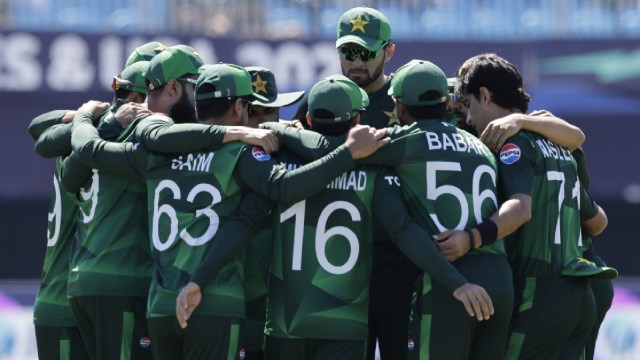 Pakistan's chances of qualification for Super 8 rest on two games: USA vs Ireland and Pakistan vs Ireland. Both games are at to be played at Lauderhill in Florida. (PHOTO: AP)