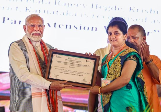 PM modi also granted certificates to more than 30,000 women from self help groups (SHGs).