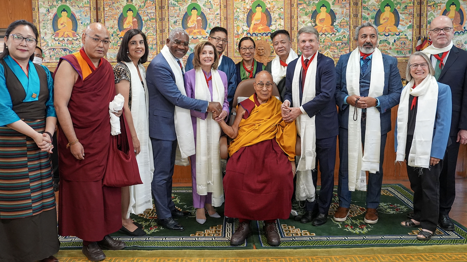 O legado do Dalai Lama continuará vivo e Xi irá embora, diz Pelosi