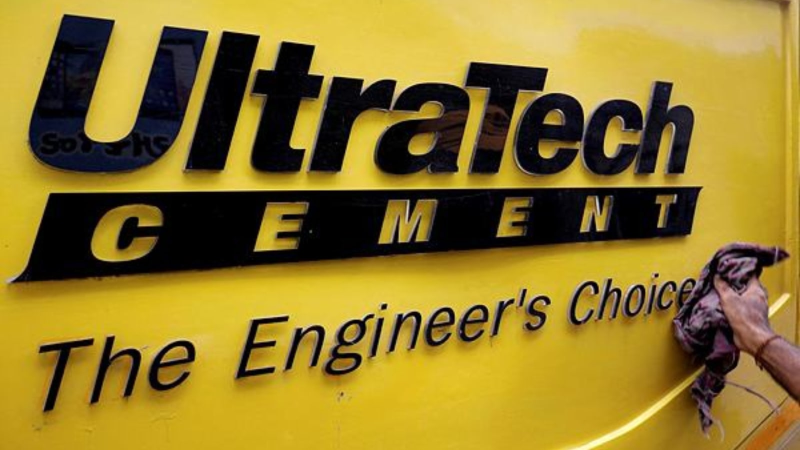 UltraTech Cement to acquire 23% stake in India Cements for over Rs 1,900 cr
