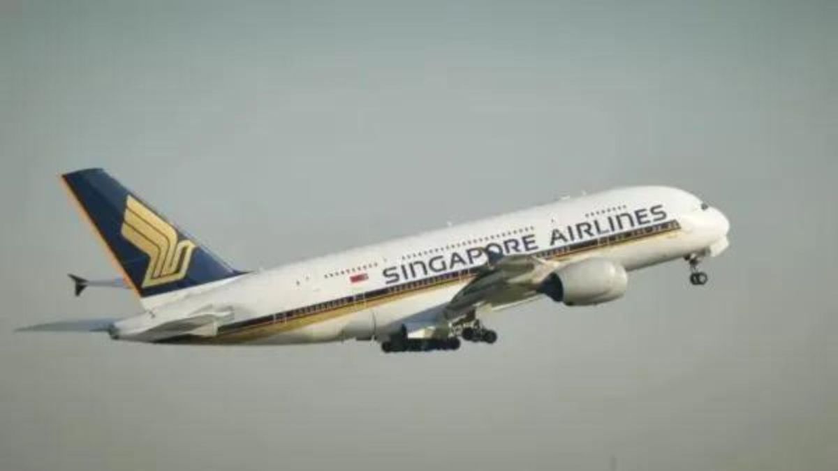 Singapore Airlines offers compensation, full refund to passengers of  turbulence-hit SQ321 flight | Business News - The Indian Express