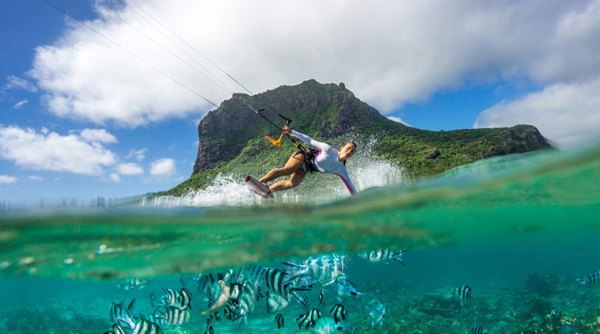 Kitesurfing in Mauritius. Photo (C) mauritiusnow.com