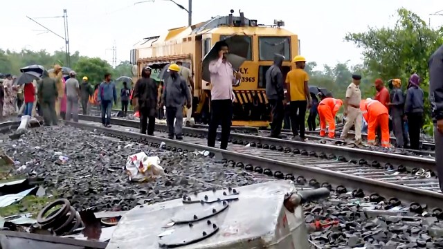 bengal train collide, indian express