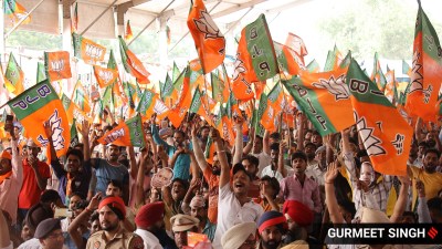 In 2019, an average of 13 exit polls put the BJP-led NDA’s combined tally at 306 and the Congress-led UPA’s at 120 –underestimating the NDA’s performance, which won 353 seats in all. (Express file photo by Gurmeet Singh)