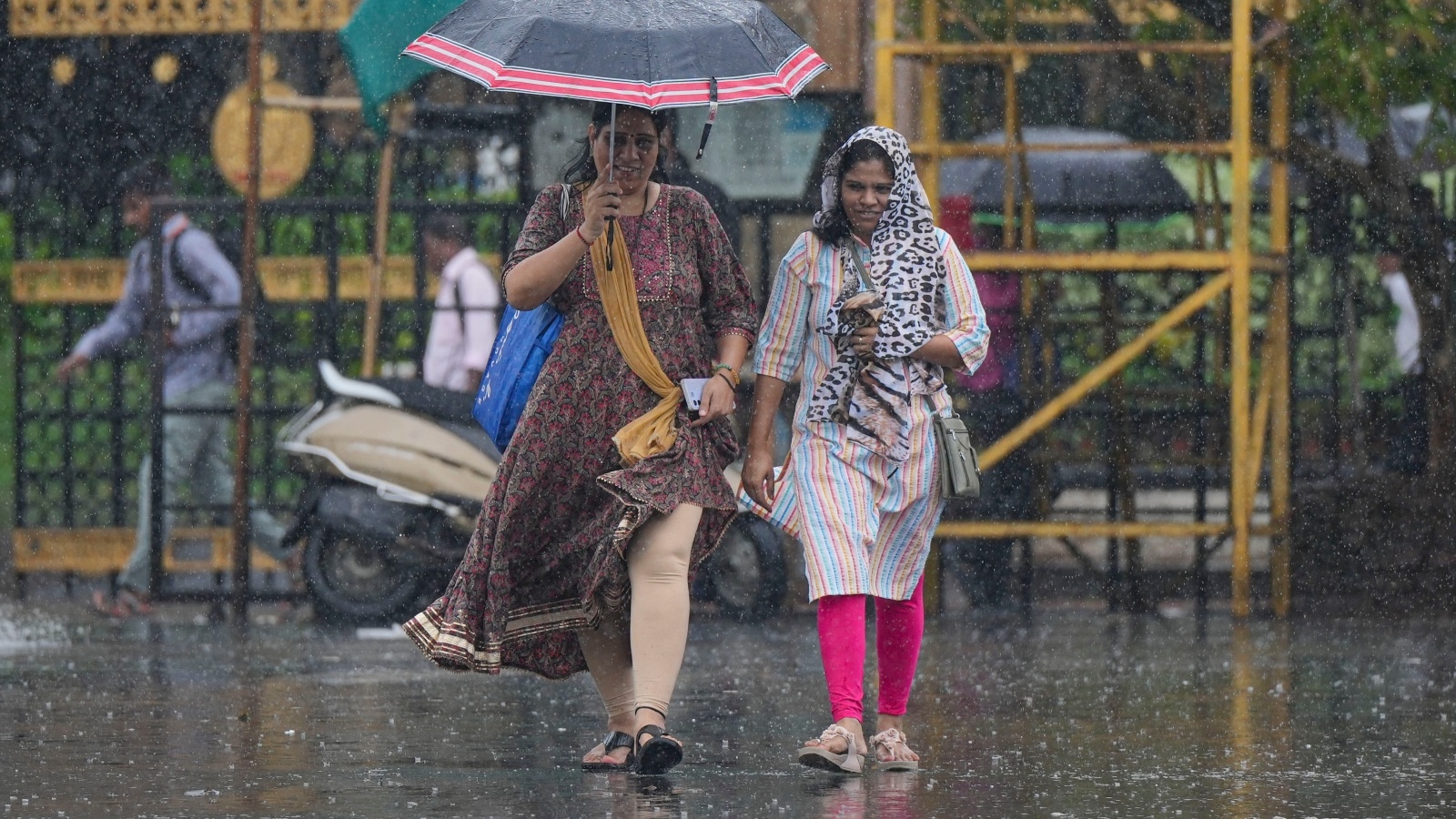 Mumbai wakes up to light rain after enduring hottest day this June, IMD ...