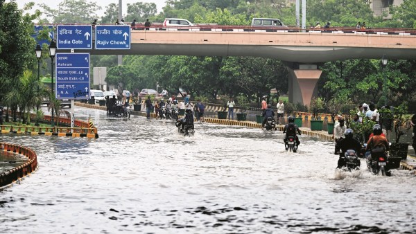 Barapullah drain wall, New Delhi flooding, Delhi rainfall, delhi waterlogging, delhi waterlogging complaints, delhi water drainage system, delhi flood, delhi heavy rain, Indian express news