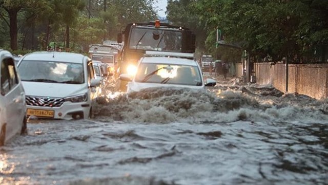 Delhi receives 148.5 mm of rainfall in 3 hours, city brought to a standstill | Delhi News - The Indian Express