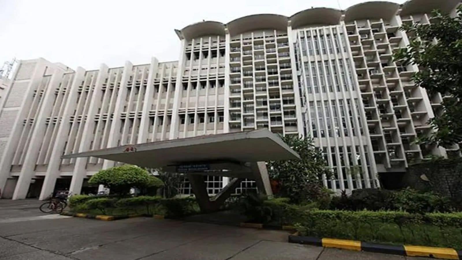 IIT Bombay ranked 118th in QS World University ranking, highest ever ...