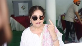 Kirron Kher, Chandigarh BJP candidate Sanjay Tandon, chandigarh news, kherr attacks BJP candidate Tandon, chandigarh bjp, indian express news