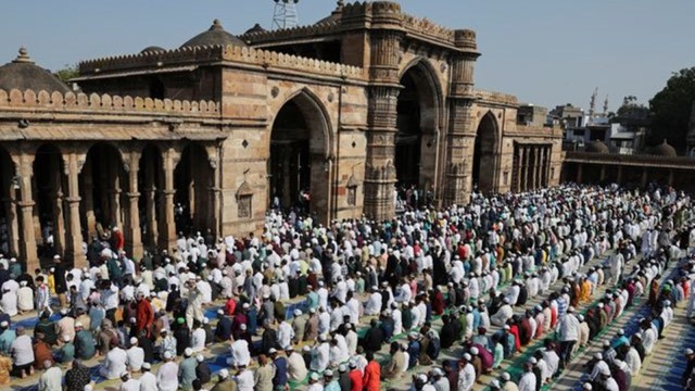 Old Delhi Mosque collapse.