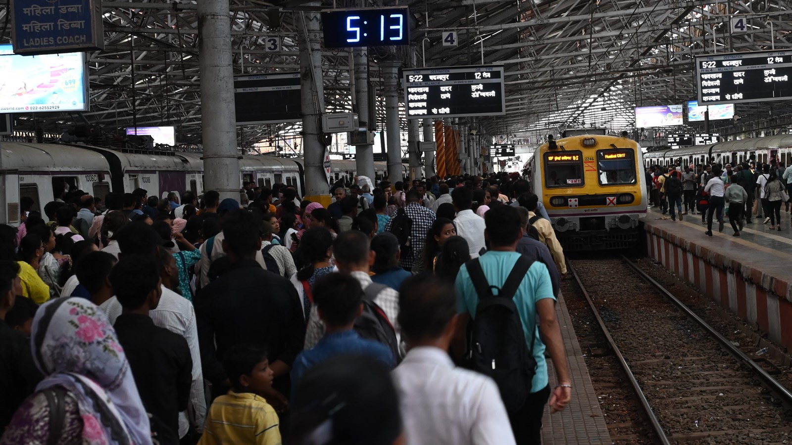 ‘Passengers carried like cattle’: HC expresses concern over Mumbai ...