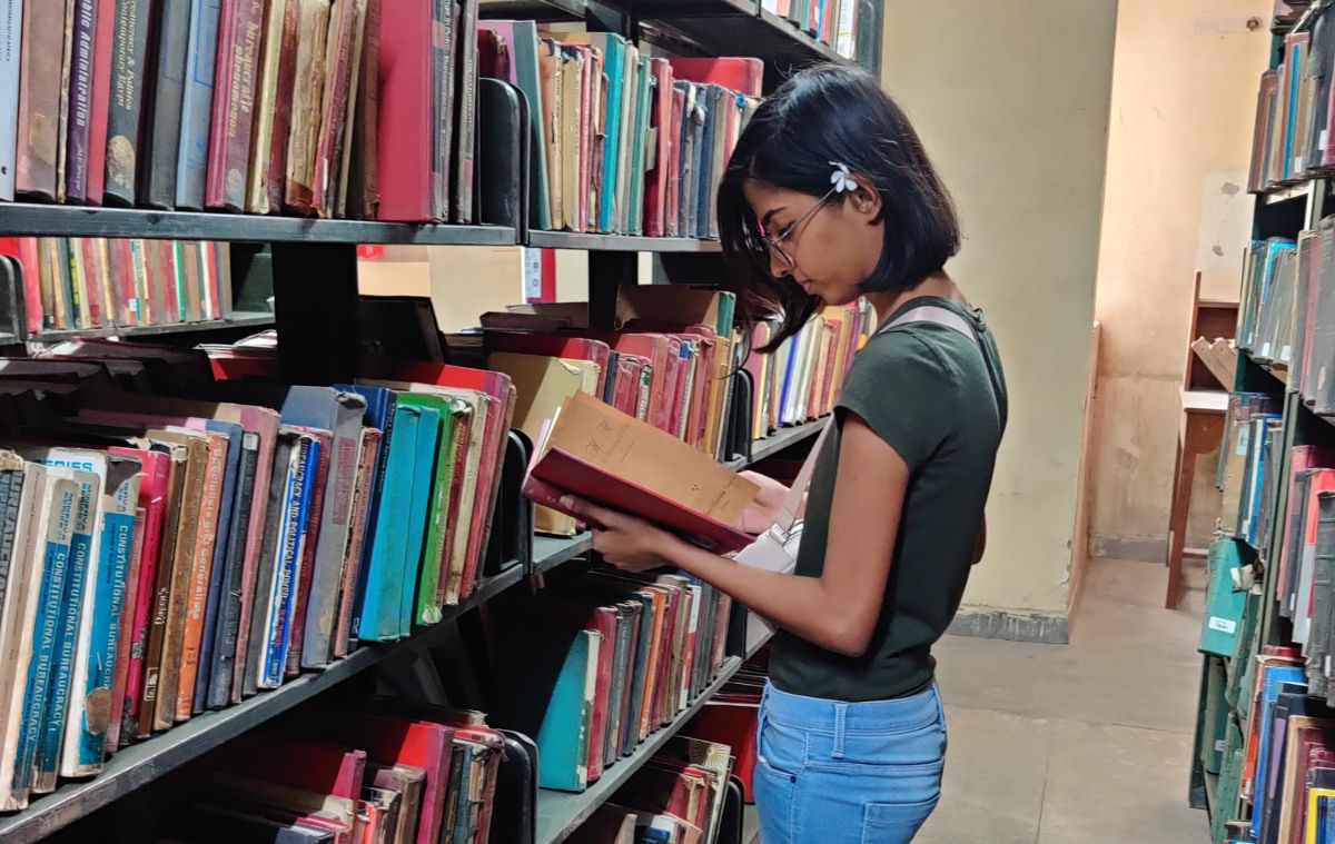 girl reading a book in a library