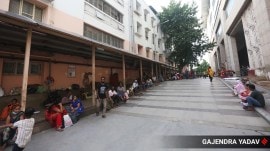 safdarjung hospital staff warning