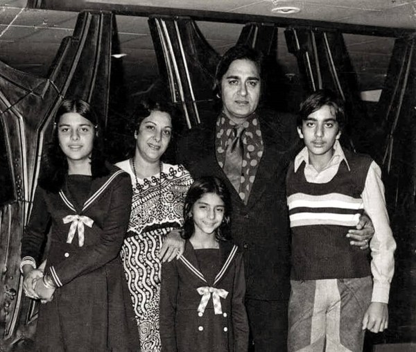 sunil dutt and nargis family photo