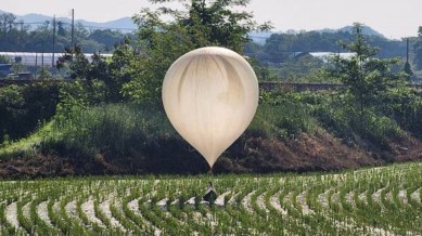 North Korea is sending trash balloons in South Korea.