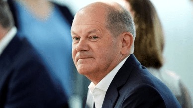 German Chancellor Olaf Scholz emphasized that it was important to weigh all the risks and consult closely with allies before making "such far-reaching decisions". (Reuters photo)