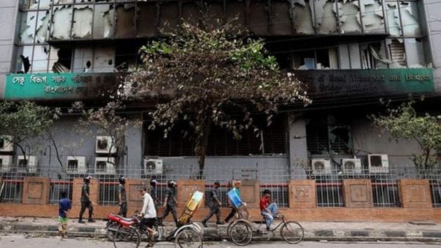The situation in Bangladesh continues to deteriorate, with at least 174 people killed and over 2,500 arrested in connection with the ongoing protests against employment quotas. The violence has resulted in significant loss of life, including several police officers, and shows no signs of abating. (REUTERS)
