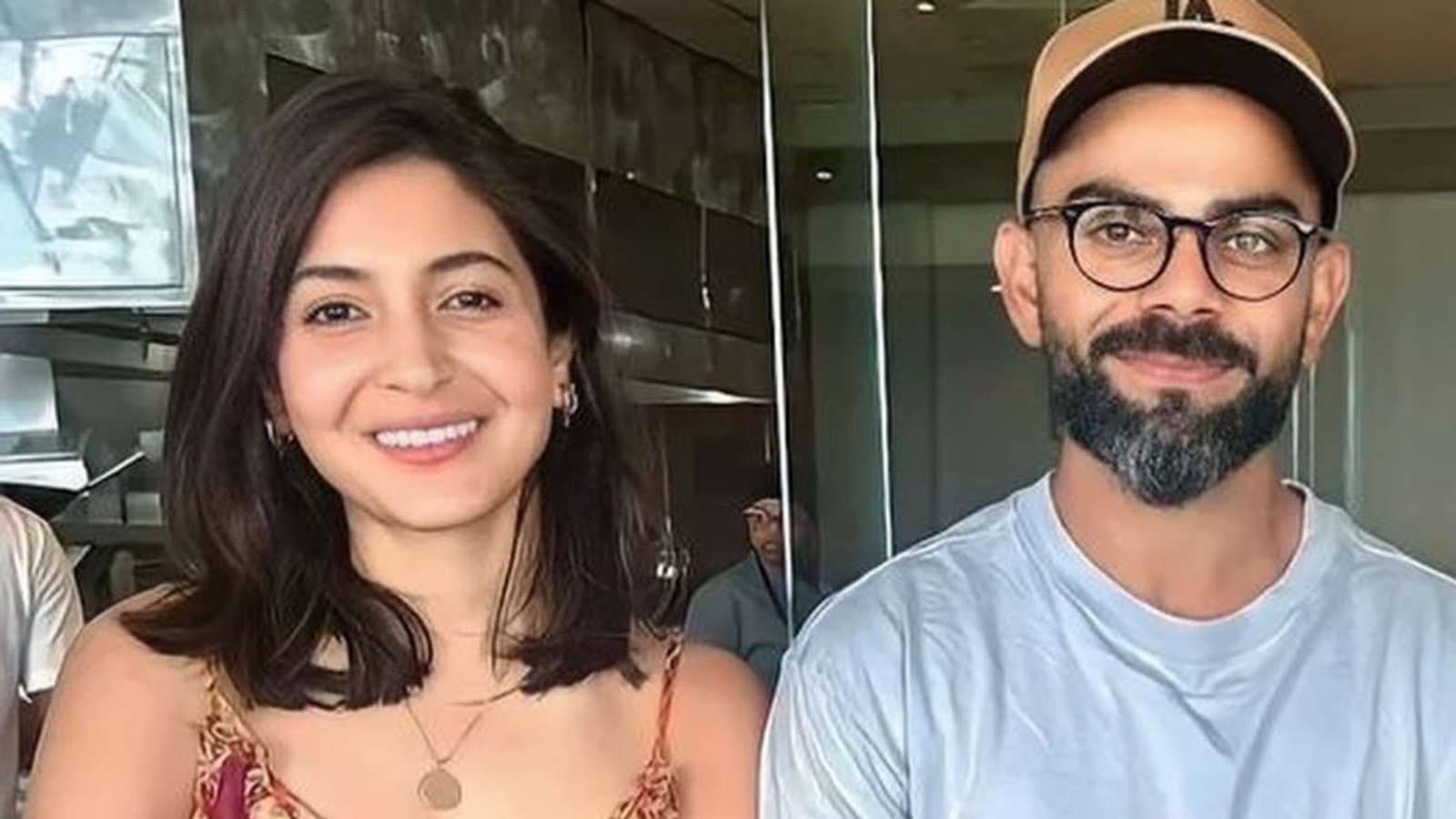 Virat Kohli holds Anushka Sharma close amid speculation of couple settling  in London, see latest pics | Bollywood News - The Indian Express