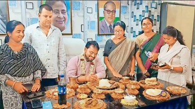Purba Bardhaman, Purba Burdawan, Burdawan, BDO feasting video, BDO feasting TMC leader video, Kolkata news, WEst Bengal news, India news, Indian express, Indian express India news, Indian express India