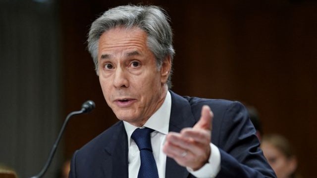 Antony Blinken talks to Zelenskyy aide.