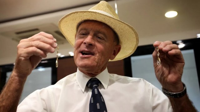 geoffrey boycott cancer