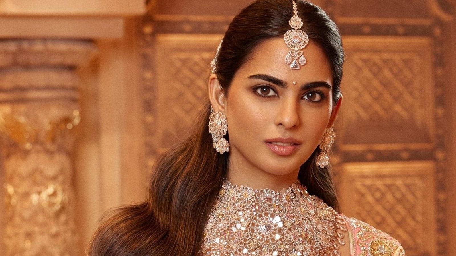 Isha Ambani’s ‘rare’ pink, blue, green and orange diamond necklace for ...