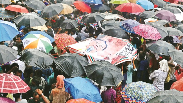 Martyrs Day rally, Kolkata Martyrs Day rally, TMC supporters Martyrs Day celebration, Kolkata rain, mamata Banerjee, Indian express news, Kolkata, west Bengal, Kolkata news