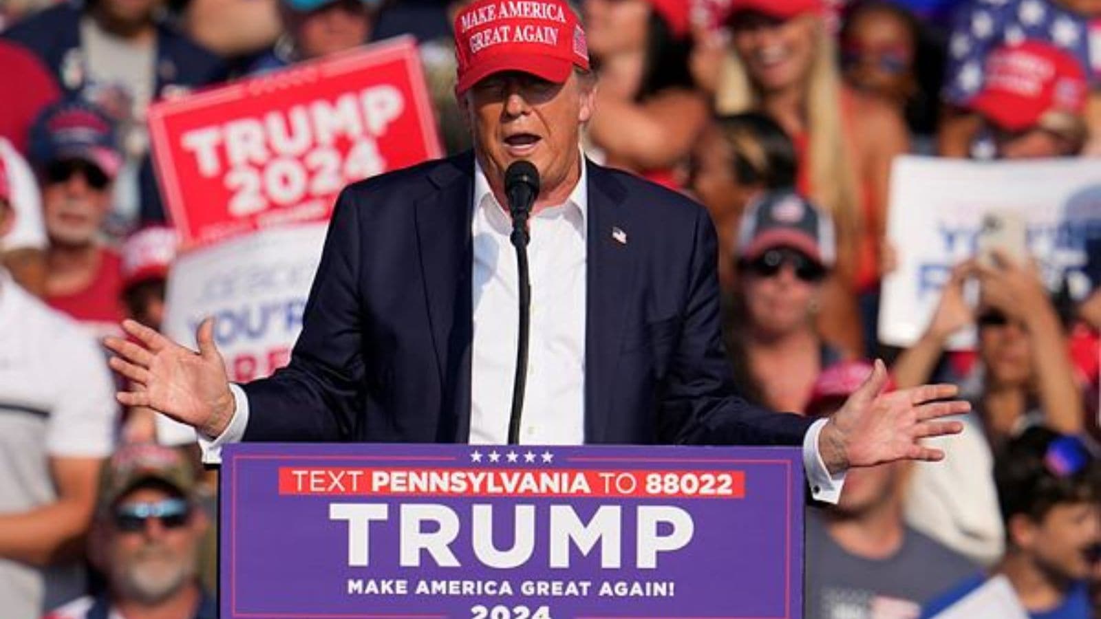 Trump mocks Democrats, insults Pelosi, in first campaign rally since ...