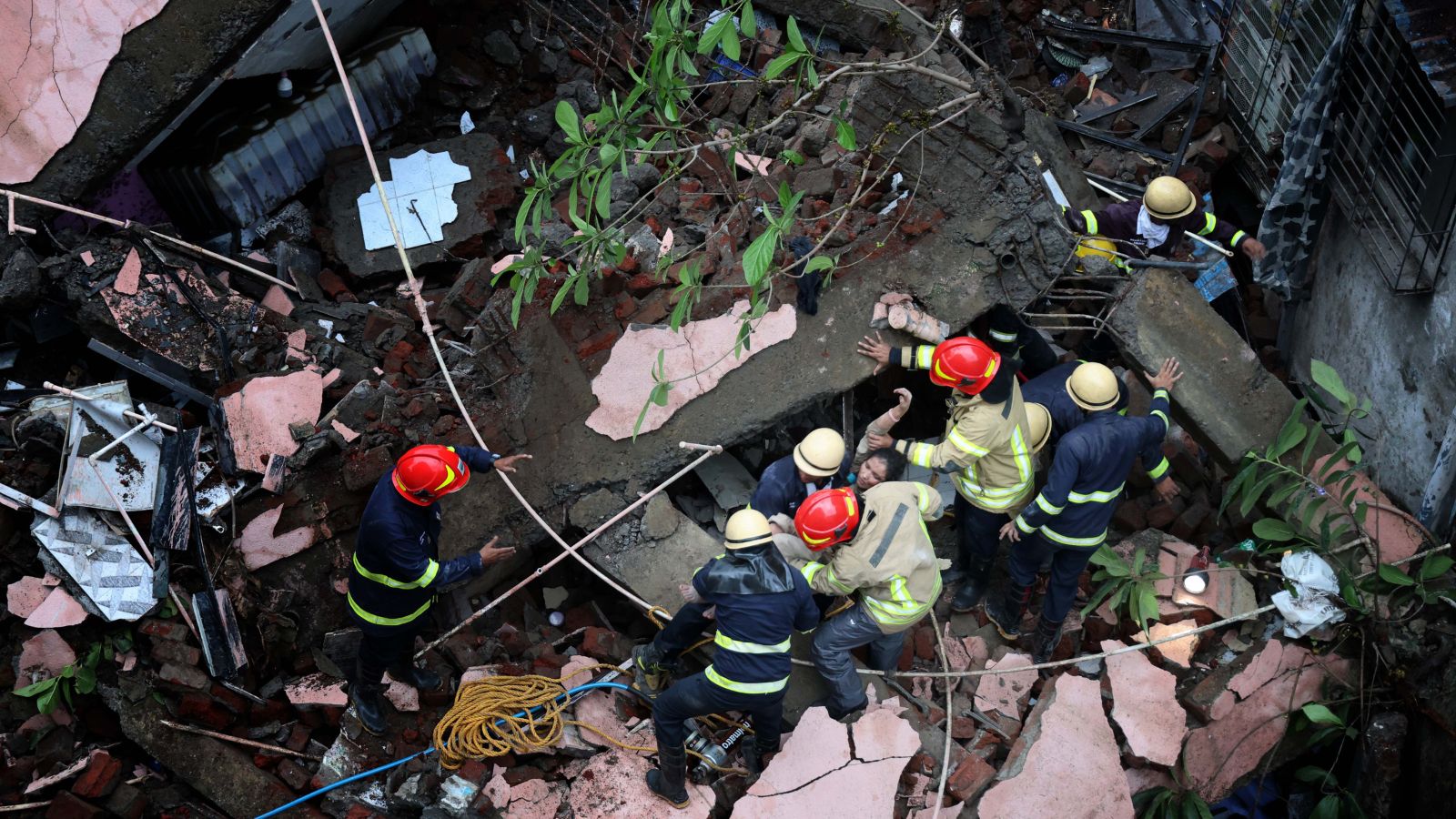 3 killed, 2 injured after ‘unauthorised’ four-storey building crashes ...