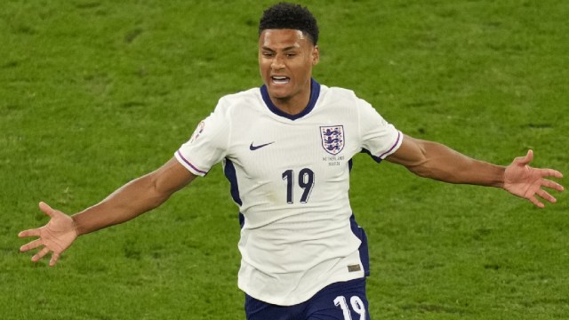 England's Ollie Watkins celebrates after scoring his side's second goal during a semifinal match between the Netherlands and England at the Euro 2024 soccer tournament in Dortmund, Germany, Wednesday, July 10, 2024. (AP Photo)