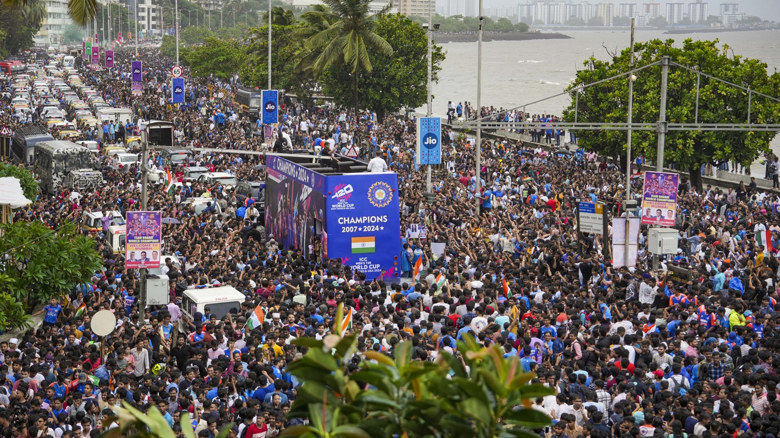 Fans descend on Mumbai’s Marine Drive, Wankhede stadium to welcome team India after T20 victory