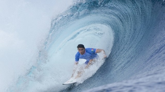 Leonardo Fioravanti, of Italy, surfs during the first round of the 2024 Summer Olympics surfing competition Saturday, July 27, 2024, in Teahupo'o, Tahiti. (AP Photo)