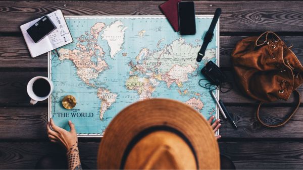 Top 10 riskiest and safest global cities for tourists in 2024 (source Canva)