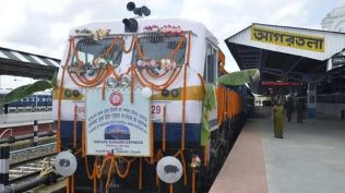 Sundari express After passengers complained of the smoke, authorities stopped the train at Lumding junction, close to the area where the train experienced technical difficulties.