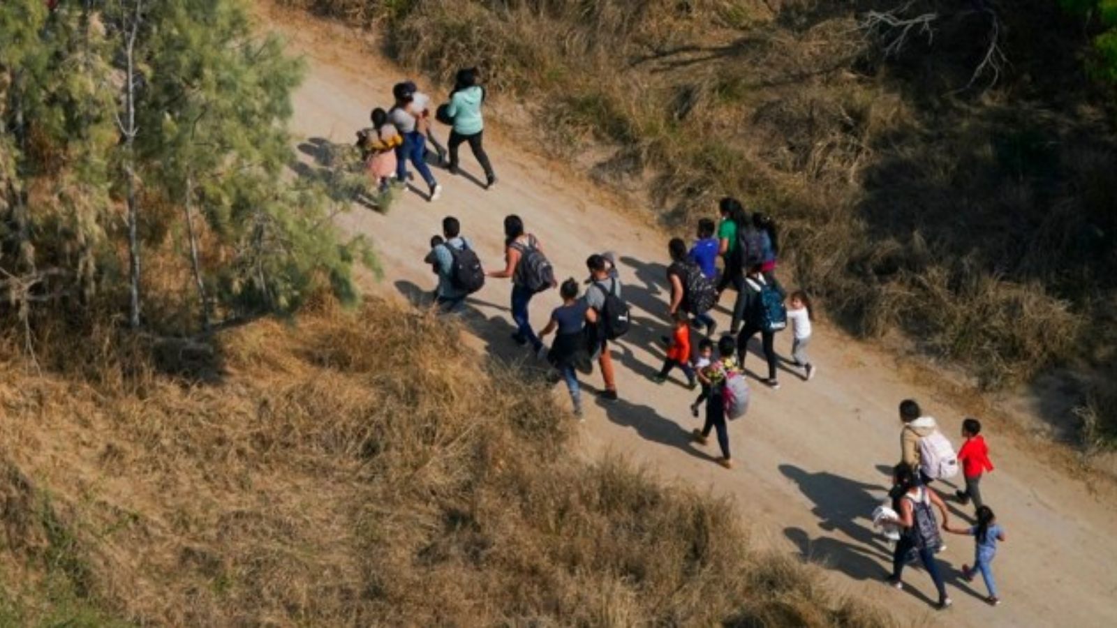 A group of 2,000 migrants advance through southern Mexico in hopes of ...