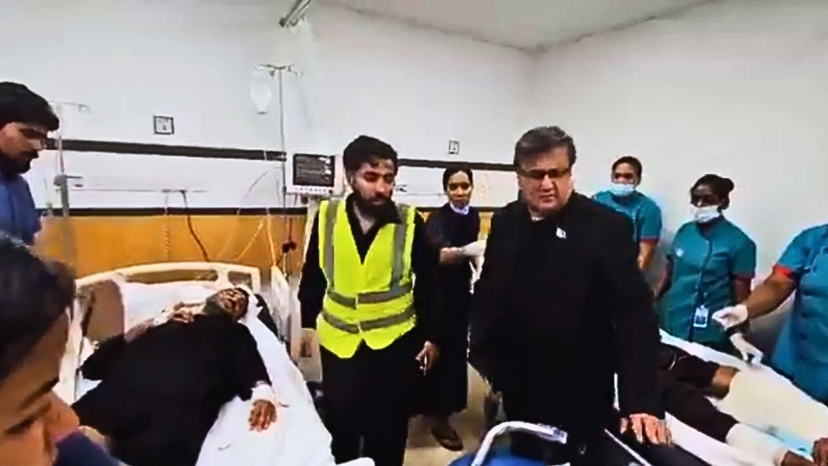 pakistan, oman attack, dead bodies