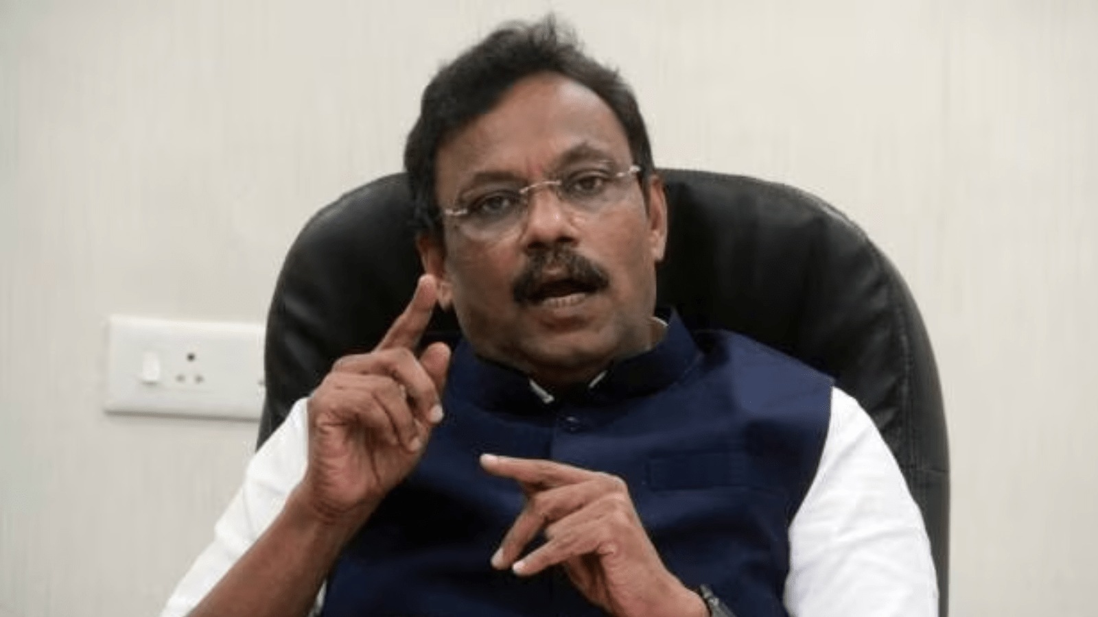 On Wednesday afternoon, Vinod Tawade tweeted, “PM Modi had guaranteed to bring ease in the life of Mumbaikars‘ and it is being fulfilled.