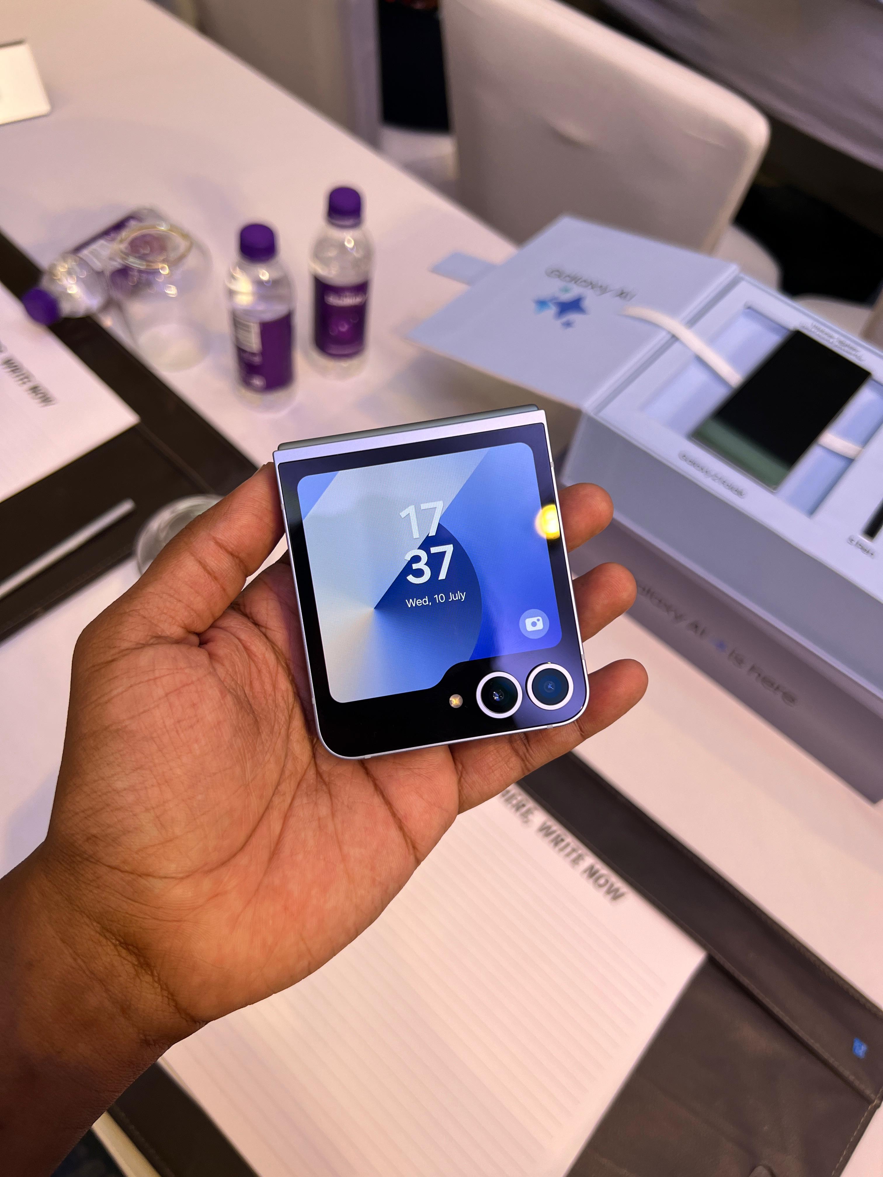 Samsung Galaxy Z Flip6.