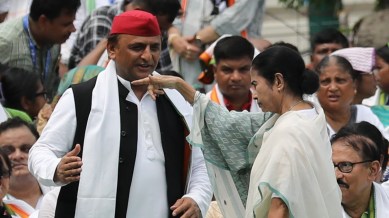 At rally with Akhilesh, Mamata says NDA Govt is unstable and TMC needs 'morally strong' people | Kolkata News - The Indian Express