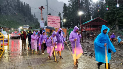 Amarnath Yatra temporarily suspended due to heavy rain | India News - The  Indian Express