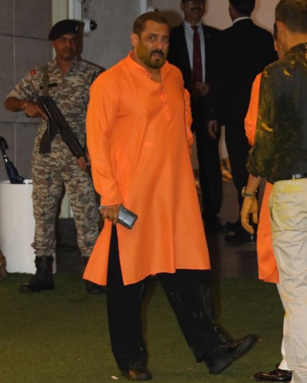 To everyone's surprise, Salman was spotted in an orange kurta with haldi smeared on his face as he exited the grand Ambani Haldi.