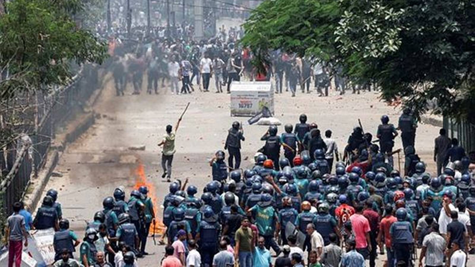 Bangladesh Protests Live Updates: Over 970 Indian students evacuated so far  as Bangladesh imposes national curfew to curb stir that has killed 105 |  World News - The Indian Express