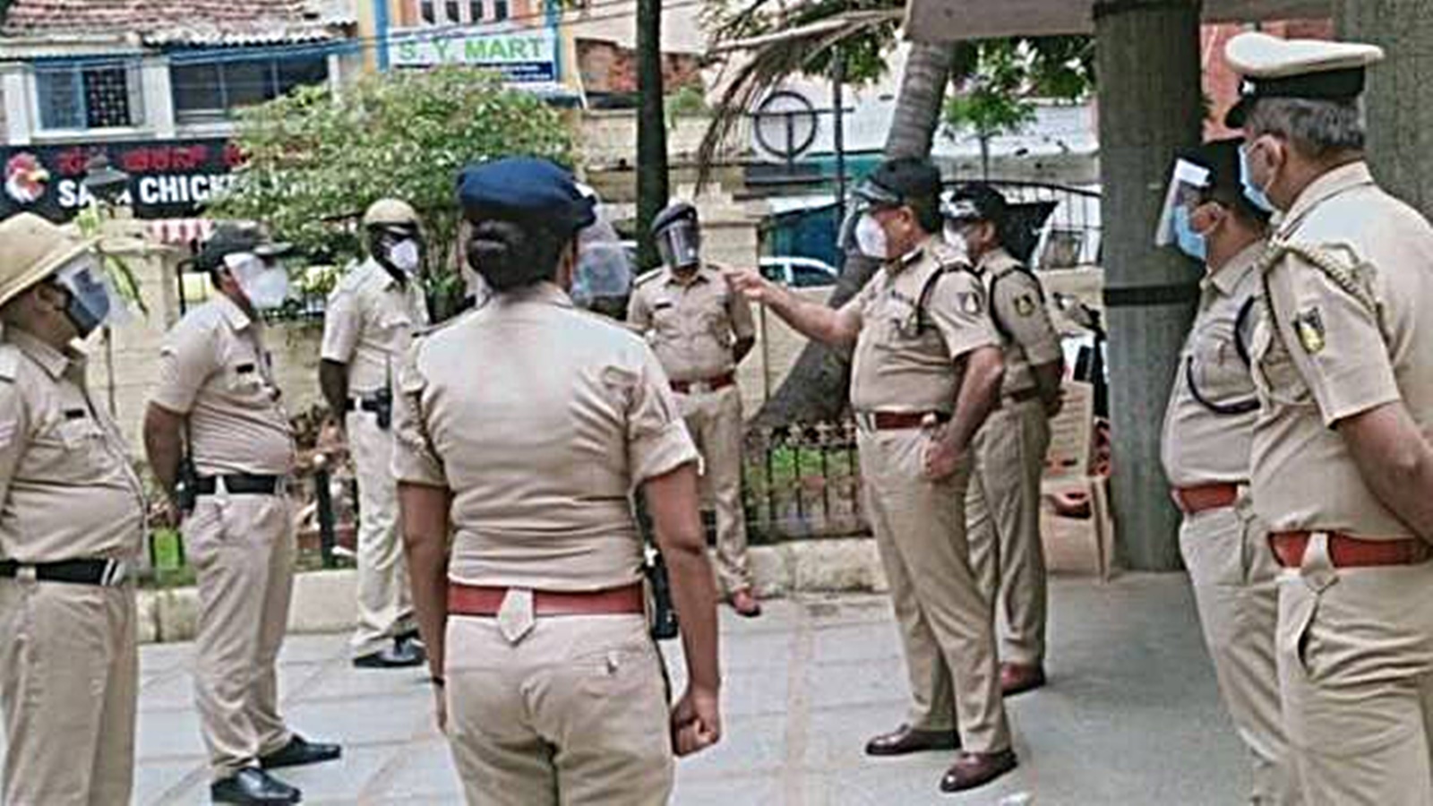 Builder stabs woman inside Bengaluru court, arrested | Bangalore News ...