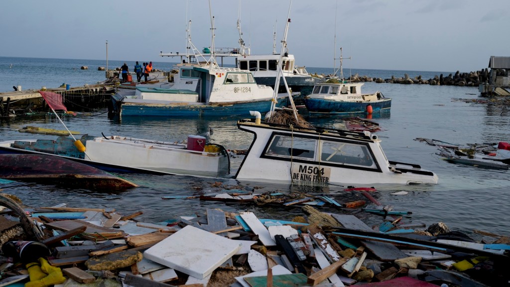 Beryl heads toward Jamaica as a major hurricane after ripping through ...