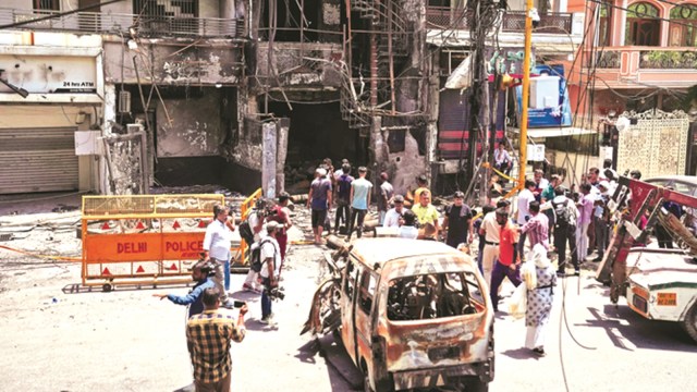 Delhi hospital fire, Delhi hospital fire Chargesheet, Vivek Vihar fire case, neonatal intensive care unit, Baby Care New Born Hospital, newborns death in delhi hospital fire, fire safety, fire safety equipment, Karkardooma court, Metropolitan Magistrate, indian express news delhi fire