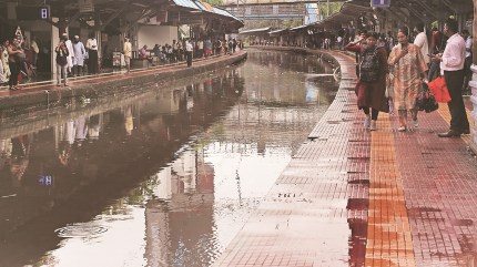 Mumbai Rain, Mumbai waterlogging, Mumbai heavy rainfall, Mumbai traffic chaos, Mumbai Schools shut, Maharashtra govt advisory, Indian express news